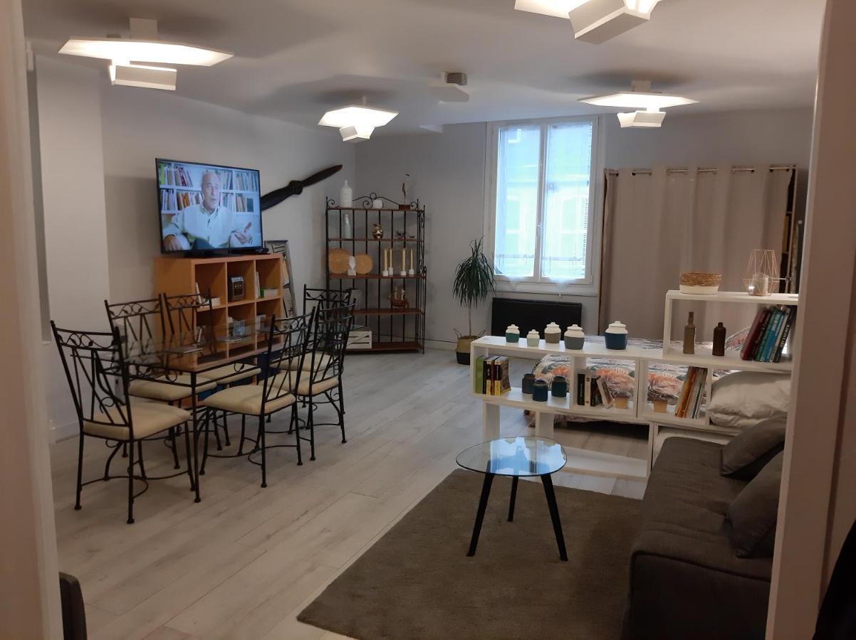 Gordaine Apartment Bourges Bagian luar foto